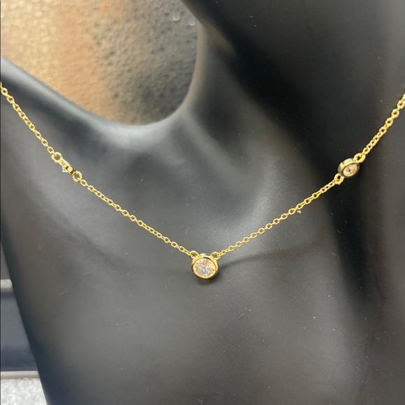 Elegant Gold Necklace with Crystal Accents - Picture 2 of 3